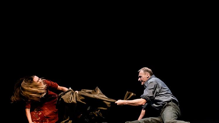 Szene aus "Draußen vor der Tür" im Coburger Theater in der ReithalleFoto: Annemone Taake