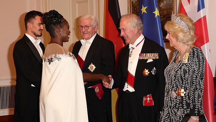 Bereits 2023 traf Motsi Mabuse (Zweite von links) König Charles (Zweiter von rechts) und dessen Ehefrau Camilla.