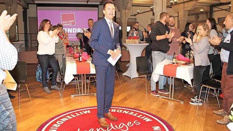 Beifall nach der Wahl: Andreas Hügerich konnte alle Stimmen der Delegierten auf sich vereinen. Foto: Gerda Völk