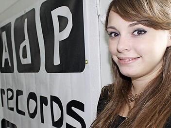 Das Büro von AdP Records und von Label-Managerin Tess Rochholz befindet sich in der Fischergasse in Kulmbach. Die 25-Jährige arbeitet aber viel von München aus. Foto: Jürgen Gärtner