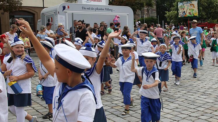 Beim 470. Neustadter Kinderfest zeigten  1400 Jungen und Mädchen tolle Darbietungen.  Foto: Michael Stelzner