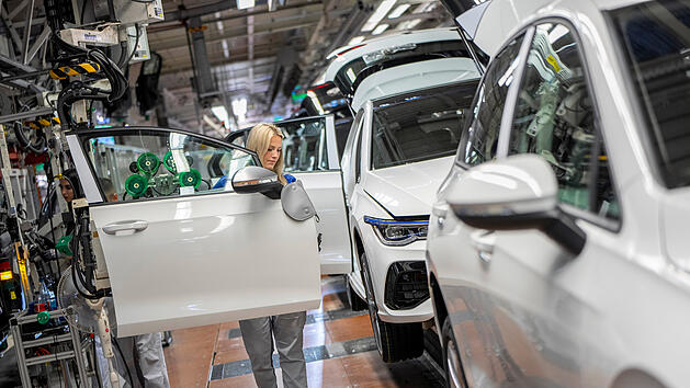 Die deutsche Automobilindustrie steckt in einer handfesten Krise &ndash; Kurzarbeit ist f&uuml;r viele eine &Uuml;berbr&uuml;ckungshilfe.