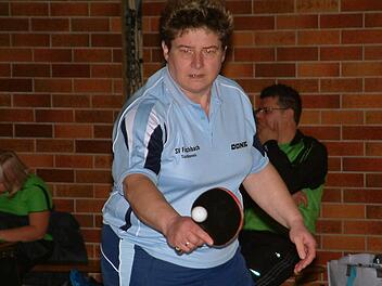 Edith Kastner vom SV Fischbach blieb im Stadtderby gegen die TS Kronach II (7:7) unbezwungen. Sie gewann ihre drei Einzel und das Doppel mit Tanja Tittel. Foto: Hans Franz