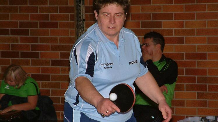 Edith Kastner vom SV Fischbach blieb im Stadtderby gegen die TS Kronach II (7:7) unbezwungen. Sie gewann ihre drei Einzel und das Doppel mit Tanja Tittel. Foto: Hans Franz