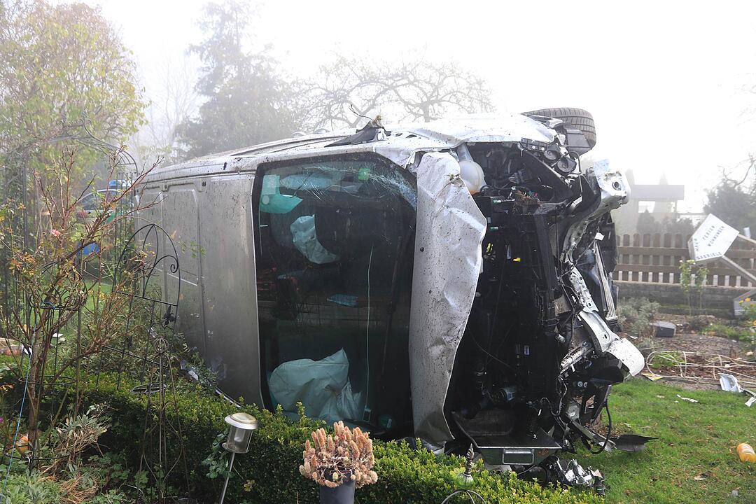 Landkreis Forchheim: Transporter landet in Garten