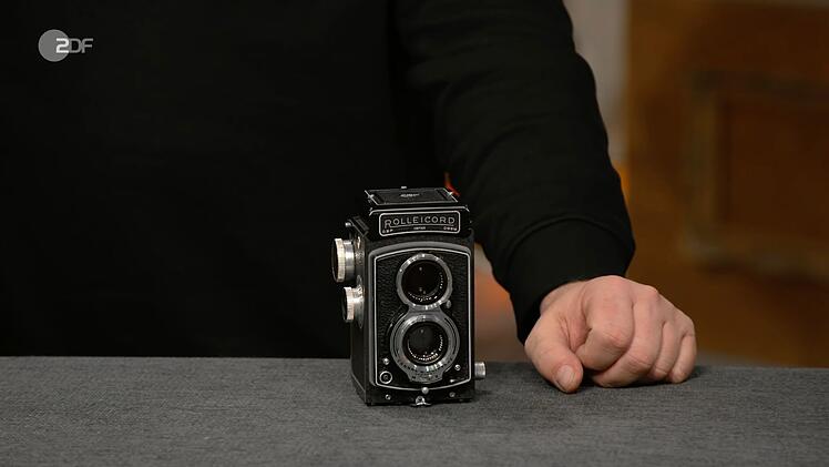 Deutschmanek datierte die alte Fotokamera Rolleicord IV zwischen 1953 und 1958.