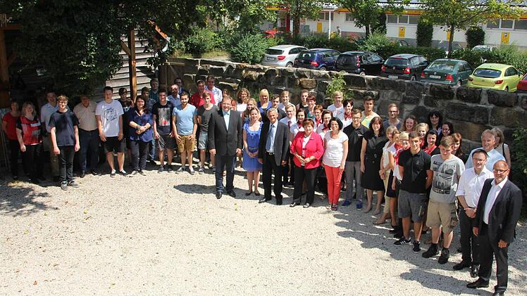 Teilnehmer und Organisatoren feierten gemeinsam ein erfolgreiches Jahr.