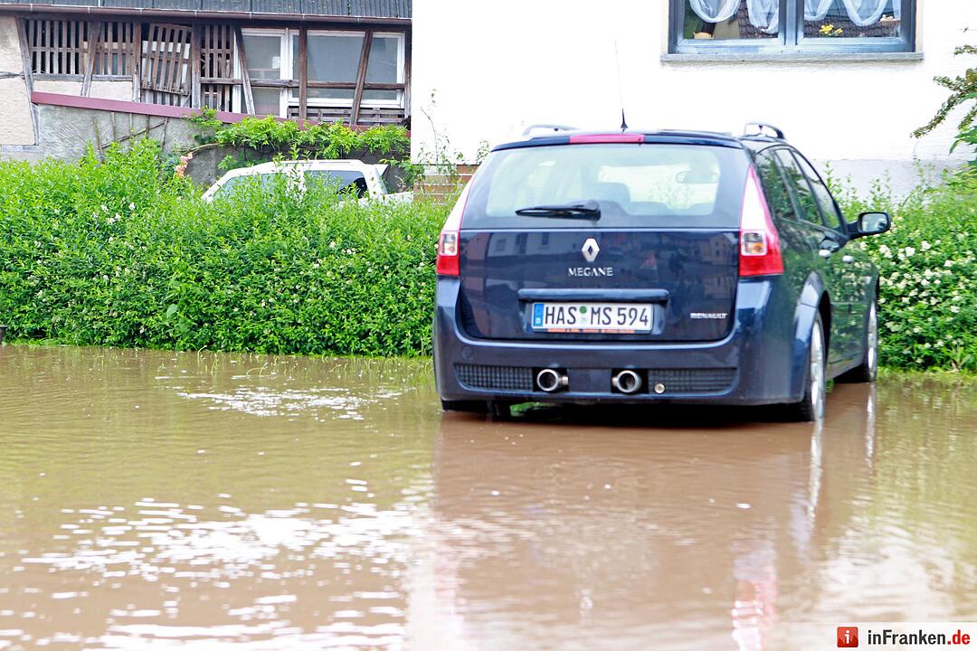 Hochwasser ueberflutet Ortskern von Stettfeld