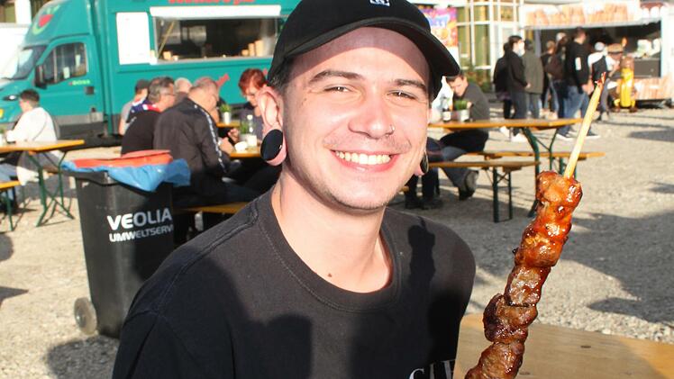Der kaukasische Fleischspieß lachte Konstantin Schneider richtig an. "Ich bin einfach nur glücklich", sagte er.