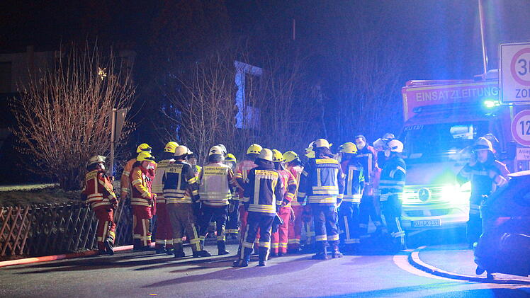 Bungalow brennt völlig aus- Bewohnerin wird verletzt
