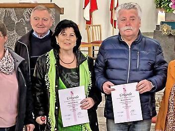 Im Bild zu sehen sind (v.l.) KAB-Vorsitzende Yvonne Wietasch, Pfarrvikar Norbert Lang, Brunni M&uuml;ller, Bruno Fischer und C. Zenk.