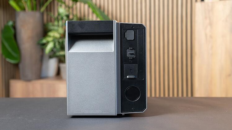 ⁠Anker SOLIX Solarbank 4 E5000 Pro