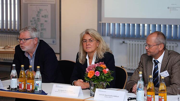 Bambergs Uni-Präsident Godehard Ruppert, Kanzlerin Dagmar Steuer-Flieser und Hans-Günther Roßbach (von links).