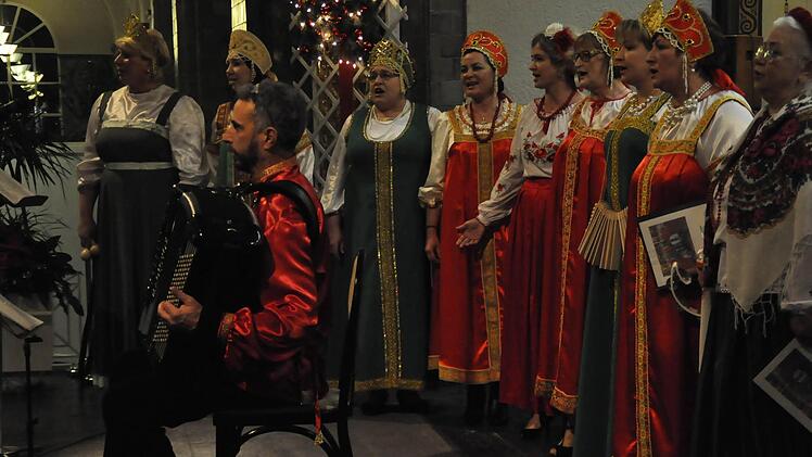 Lebensfreude pur, die ansteckend wirkte, das bot das Konzert des russischen Singkreises Slawjanka aus Bad Kissingen. Erstmals stellte er sich in der Wandelhalle einem größeren Publikum vor. Fotos: Peter Klopf