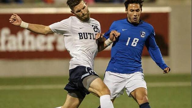 Ein Traum wird wahr: Der Oberschwarzacher Timo Pitter (rechts) wurde beim Super Draft der Major League Soccer vom FC Dallas ausgew&auml;hlt und bekommt einen Profivertrag.  Foto: Matt Ralph