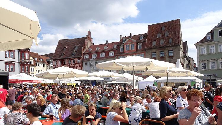Coburger Klößmarkt 2023: Alles rund um den "Rutscher" - welche Schmankerl und Live-Musik geboten ist
