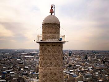 Das schiefe Al-Hadba-Minarett war dem IS ein Dorn im Auge. Von der Terrormiliz zerst&ouml;rt, wurde es in den vergangenen  Jahren vollst&auml;ndig restauriert.