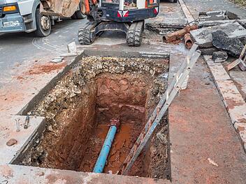 Wasserrohrbruch, Wasserleitung, Wasserrohr, Rohrbuch, Baustelle, Bauarbeiten, Stra&szlig;e