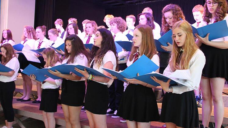 Mehrstimmige Chorsätze bewältigten die Mädels und Jungs problemlos