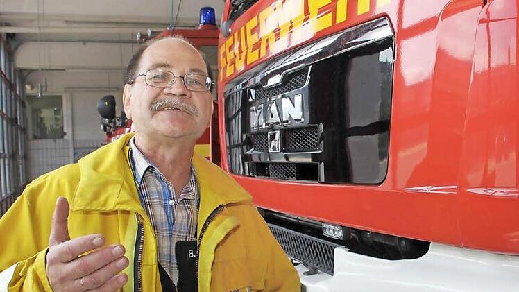 Nach tragischen Unglücksfällen brauchen auch die Helfer seelischen Beistand. Bernhard Nehring unterstützt und begleitet seine Kameraden von der Kulmbacher Feuerwehr am Einsatzort, aber auch in der Zeit danach.  Foto: Dagmar Besand