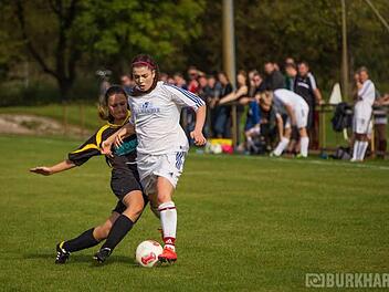 Lea Ehrhardt (re.) gewann dieses Duell und das Derby mit Baiersdorf gegen Möhrendorf. Fotos: privat