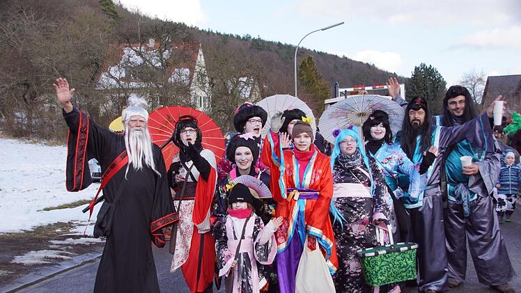 Bis zu den Samurai nach Japan hat sich der Althütter Faschingszug herumgesprochen.