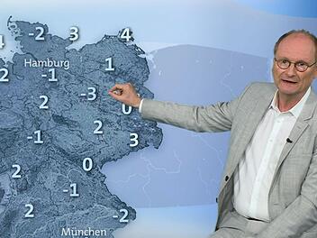 Sven Plöger ist derzeit gezwungen, seine ARD-Wettervorhersagen im Sitzen einzusprechen.