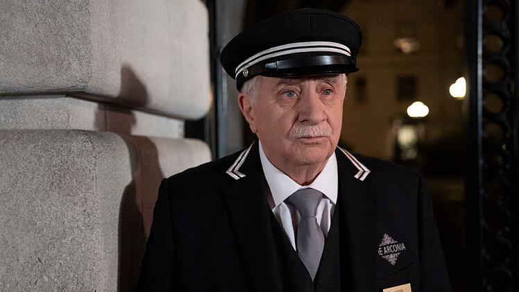 Der altgediente Portier Lester (Teddy Coluca) wird tot aufgefunden: Warum musste er sterben?