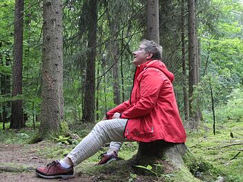 Lieblingsplatz Wald: BR-Redakteurin Katrin Geyer mag lange Waldspaziergänge.  Foto: Jochen Nützel