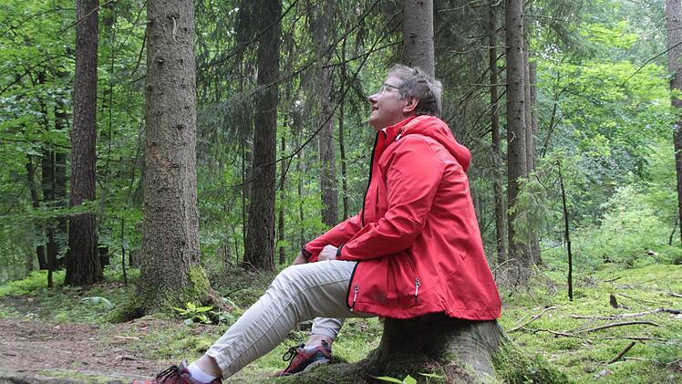 Lieblingsplatz Wald: BR-Redakteurin Katrin Geyer mag lange Waldspaziergänge.  Foto: Jochen Nützel
