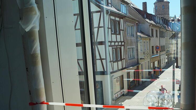 Aussicht durch einen neuen Lightcube auf die Spargasse mit dem Feuertürmle im Hintergrund.  Foto: Lena Pfister