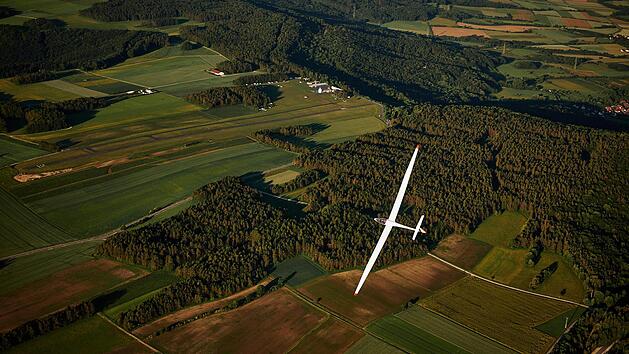 Ein Segelflieger von Burg Feuerstein Foto: Christian Horn