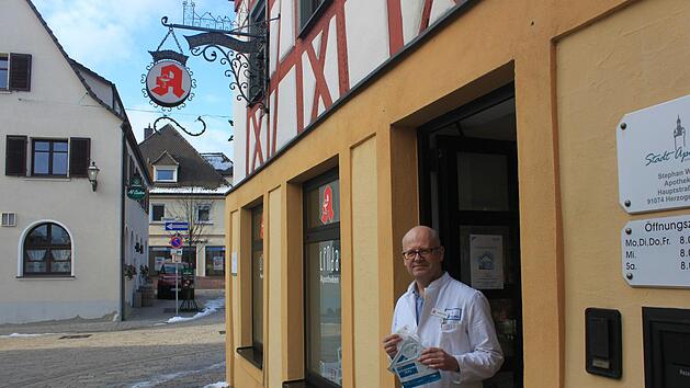 Das Lager von Apotheker Stephan Wirth ist derzeit gut gef&uuml;llt mit FFP2-Masken. Andreas Scheuerer
