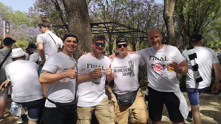 In Sevilla trafen sich die Lieb-Brüder mit den Eintracht-Fans Stefan Eyrich Halbig und Bernd Kleimhenz aus der Nachbarschaft.