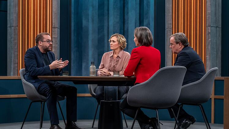 Caren Miosga (zweite von links) diskutierte mit ihren Gästen über die Chancen auf ein Endes des russischen Angriffskriegs in der Ukraine.