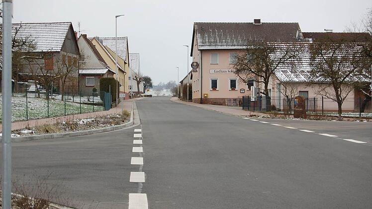 Die Straße durch Hetzlos. Hier wird immer wieder geklagt über zu schnelles Fahren.  Foto: Günther Straub