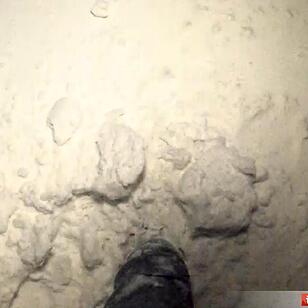 Winterchaos in Hochfranken - Laster und Autos stecken fest - Sturmböen sorgen für Schneeverwehungen - Schnee liegt auf den Straßen mehr als knöchelhoch