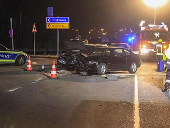 Eine BMW-Fahrerin &uuml;bersah an der Abzweigung nach Kersbach einen entgegenkommenden Mazda.  Foto: News5/Merzbach