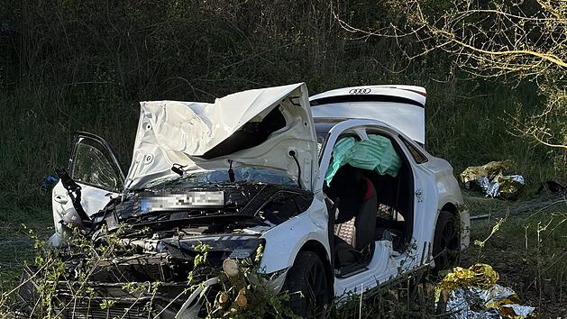 A3 bei Würzburg-Randersacker: Audi-Fahrer flieht vor Polizei und baut Unfall - 2 Verletzte
