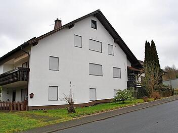 Noch sind alle Rollläden im Drei-Familien Haus in der Riedenberger Forellenstraße geschlossen, doch schon ab voraussichtlich Februar sollen hier 28 Asylbewerber einziehen. Fotos: Evelyn Schneider