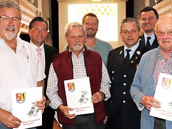 Im Bild v. l.: Manfred Schock, Karsten Fischkal, Dieter Weidmann, Bernd Hartwich, Jürgen Hörrlein, Thomas Lay und Josef Reuter  Foto: Johanna Blum