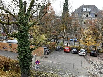 An der Baumseite zur Viktoriastraße hin soll eine Lärmschutzwand errichtet werden. Das Ausmaß ist jedoch noch offen. Foto: Hagen Lehmann