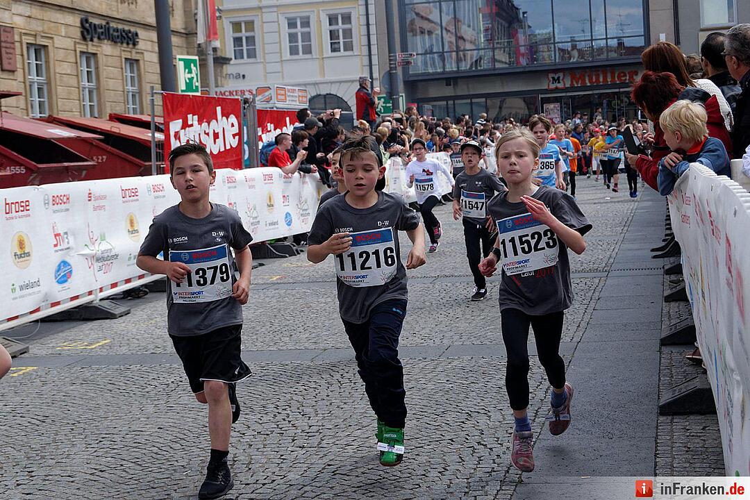 Weltkulturerbelauf 2017 in Bamberg: Der Zieleinlauf am Maxplatz