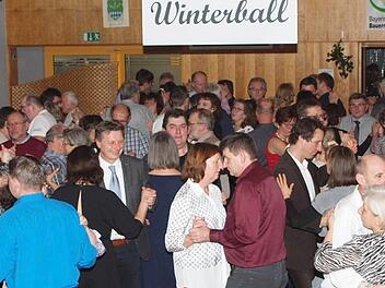 Eine tolle Stimmung herrschte bei den Besuchern des Winterballs der Landwirtschaft, die eifrig das Tanzbein schwangen.  Foto: Alfred Thieret