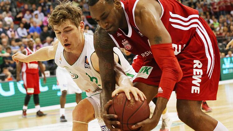 D'or Fischer (r./hier gegen Andreas Seiferth) war Bambergs effektivster Spieler.