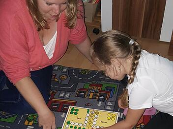 Heike Ziegler arbeitet im Schichtdienst. Wenn sie mal frei hat, möchte sie die Zeit gerne mit ihrer Tochter verbringen. Bisher ging das auch - dank flexibler Betreuungszeiten im Hort. Foto: Cornelia Ziegler