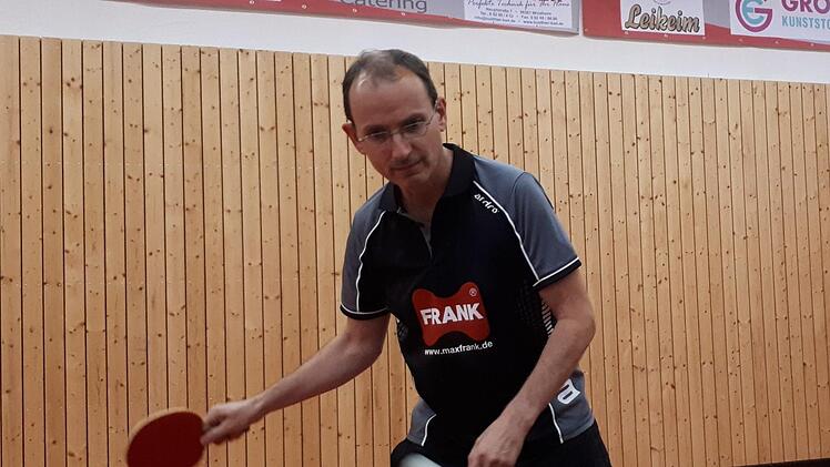 Beim 8:8 des TSV Windheim II gegen die SG Regnitzlosau blieb Jörg Fehn in seinen zwei Einzeln und im Doppel mit Michael Neubauer unbezwungen.  Foto: Hans Franz