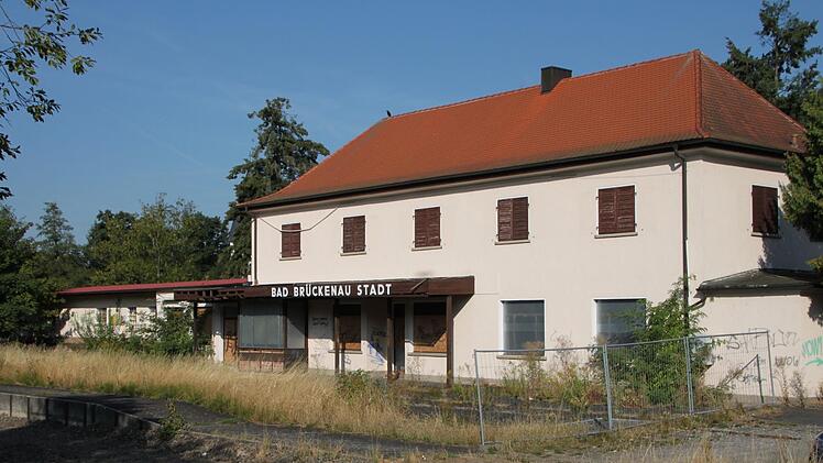 Im Jahr 2005 wurde die Bahnstrecke durchs Sinntal stillgelegt. Nun hat die Stadt Bad Brückenau den Bahnhof gekauft. Foto: Ulrike Müller