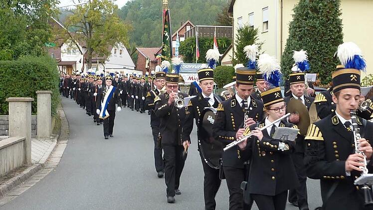 Die eindrucksvolle Bergparade führte die Bergmannskapelle Stockheim an. Foto: Gerd Fleischmann
