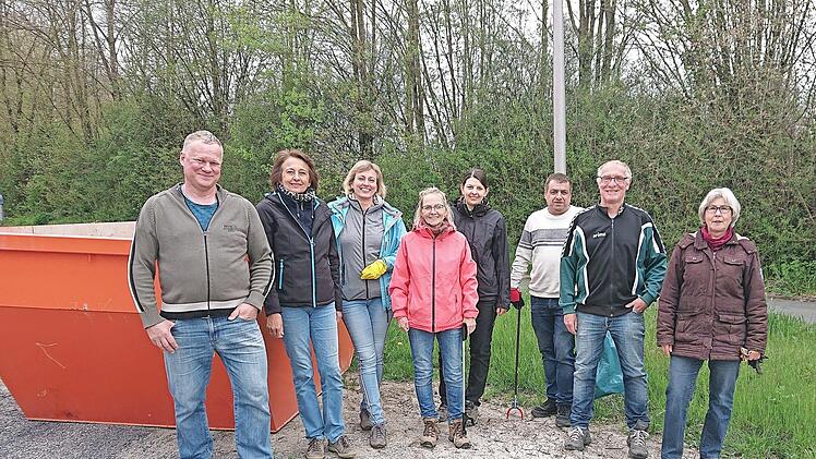 Zu einer Ramadama-Aktion trafen sich jetzt engagierte Münnerstädter.